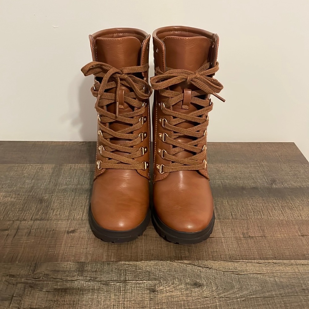 Shoe Dazzle “Shandee” lace up toffee/brown colored bootie. Size 7
